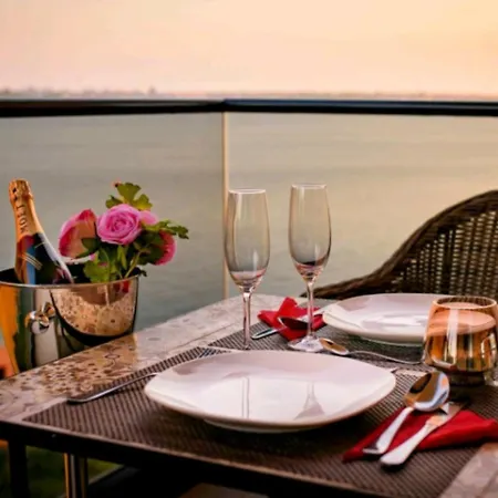 Crystal Luxury Aparment Mamaia Free Parking Vis A Vis Iaki Mamaia